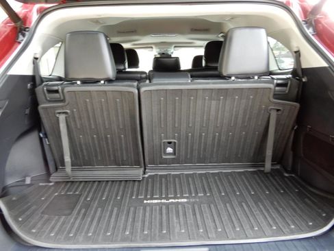 Used 2021 Toyota Highlander XLE image 9