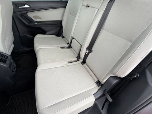 Used 2020 Volkswagen Tiguan SE w/ Panoramic Sunroof Package image 21