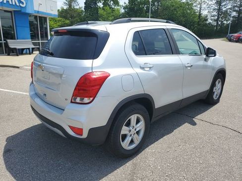 Used 2019 Chevrolet Trax LT w/ LT Convenience Package FWD image 4