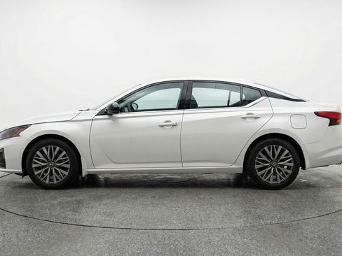 Used 2025 Nissan Altima 2.5 SV image 5