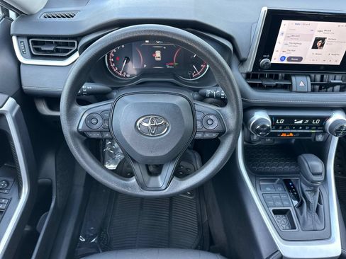 Used 2025 Toyota RAV4 XLE AWD/4WD image 13