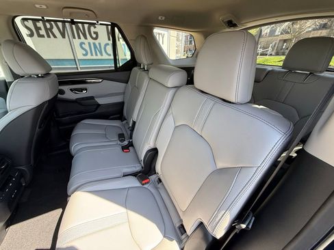 Used 2025 Honda Pilot Touring image 31