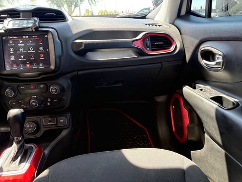 Used 2018 Jeep Renegade Trailhawk w/ UConnect 8.4 Nav Group AWD/4WD image 9