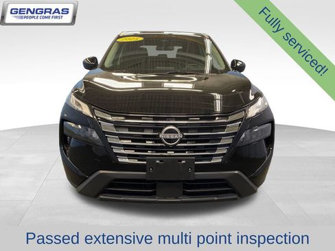 Used 2025 Nissan Rogue SV AWD/4WD image 3