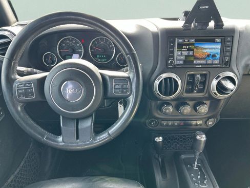 Used 2017 Jeep Wrangler Unlimited Sahara w/ Dual Top Group AWD/4WD image 23