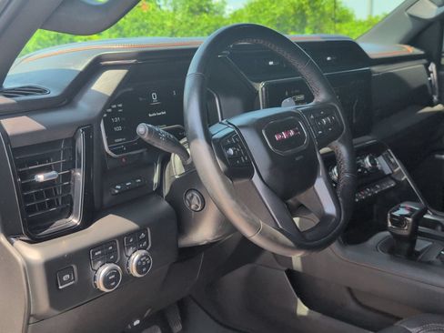 Used 2023 GMC Sierra 1500 AT4 w/ AT4 Premium Package AWD/4WD image 11