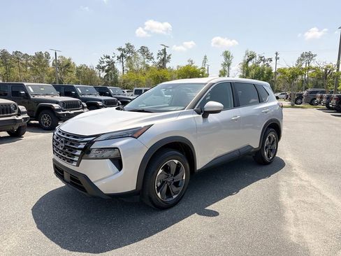 Used 2025 Nissan Rogue SV FWD image 7