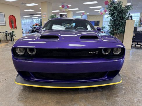 Used 2023 Dodge Challenger SRT Hellcat image 2