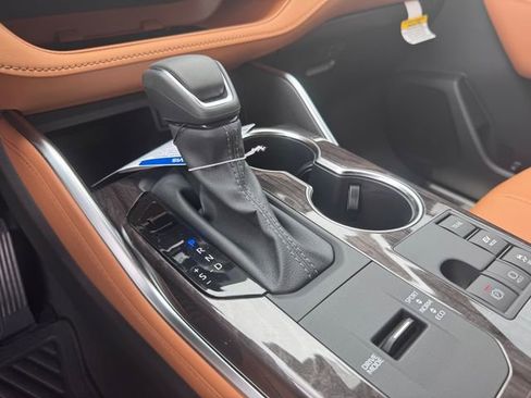 New 2026 Toyota Highlander Platinum AWD/4WD image 15