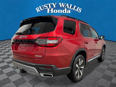 New 2025 Honda Pilot Touring image 3