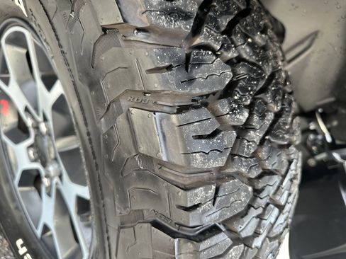 Used 2024 Jeep Wrangler Sport S image 8