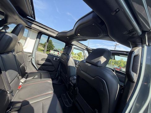 Used 2025 Jeep Wrangler Unlimited Rubicon AWD/4WD image 48