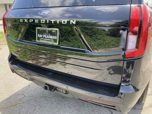 Used 2025 Ford Expedition Active RWD image 4