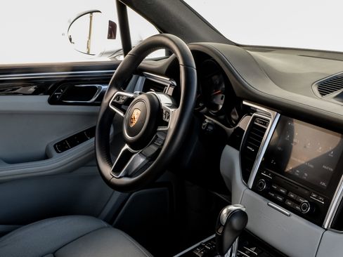 Used 2017 Porsche Macan S image 14