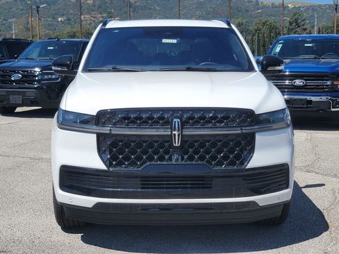 New 2025 Lincoln Navigator L Reserve w/ Jet Appearance Package image 2