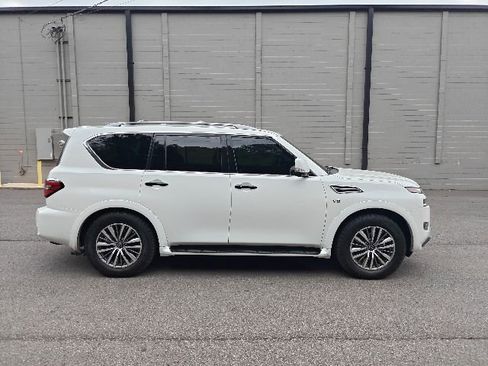 Used 2021 Nissan Armada SL w/ Captain's Chairs Package RWD image 2