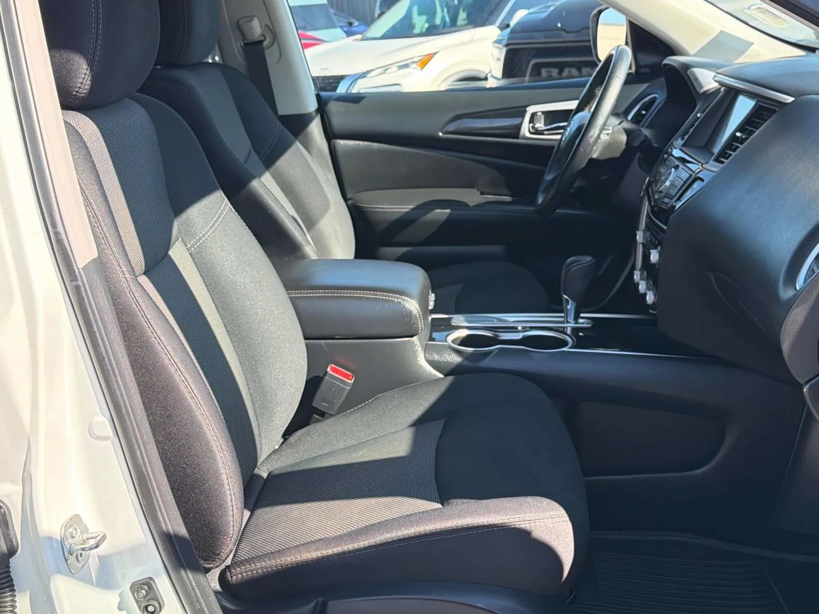 Used 2019 Nissan Pathfinder SV FWD image 26