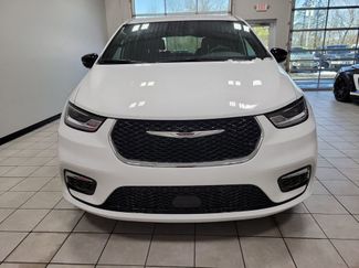 New 2026 Chrysler Pacifica Select video 3