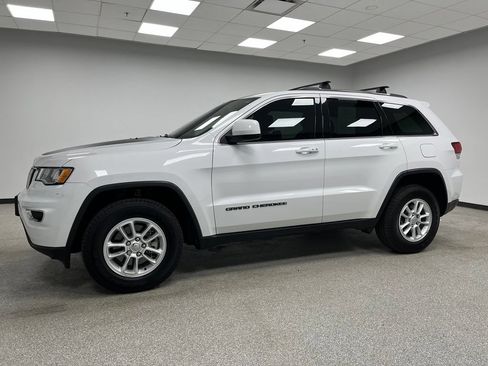 Used 2020 Jeep Grand Cherokee Laredo AWD/4WD image 6