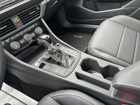 Used 2024 Volkswagen Jetta SE FWD image 20
