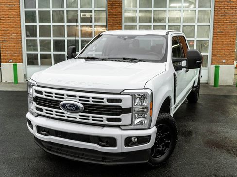 Used 2023 Ford F250 XLT image 2
