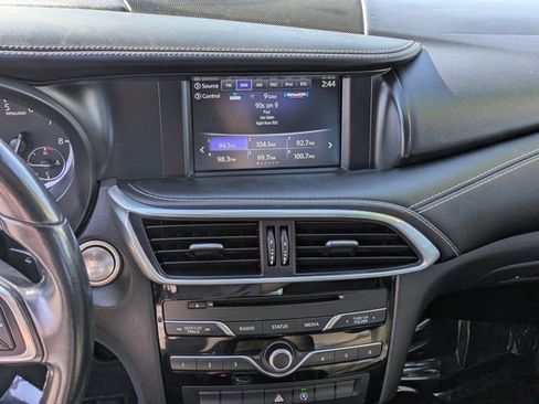 Used 2017 INFINITI QX30 image 18