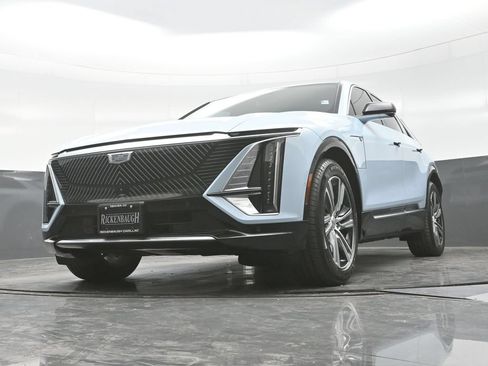 Certified 2024 Cadillac Lyriq Luxury AWD/4WD image 25