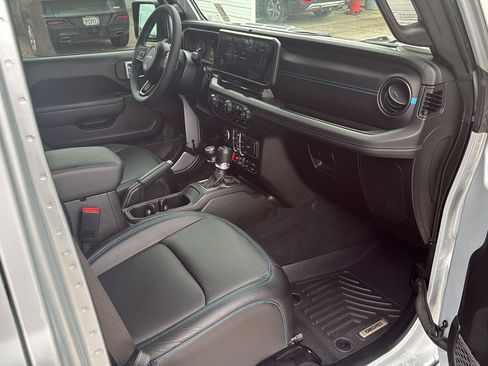 Used 2024 Jeep Wrangler Unlimited Rubicon 4xe w/ Technology Group AWD/4WD image 25