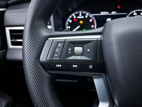 New 2025 Mitsubishi Outlander ES image 24