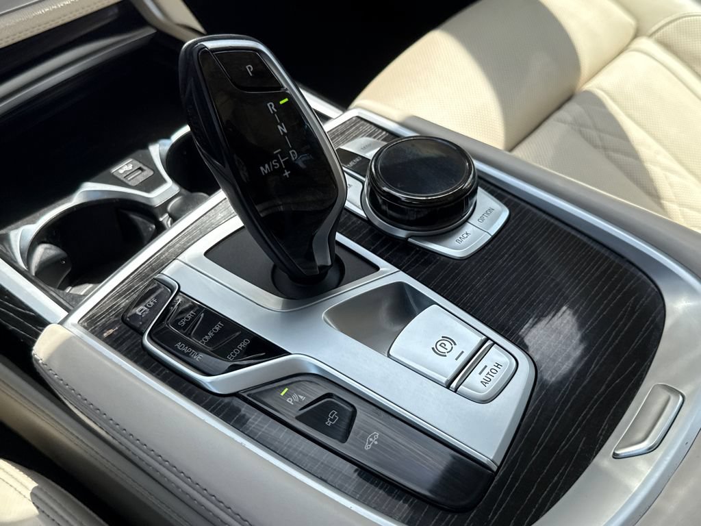 Used 2022 BMW 750i xDrive AWD/4WD image 30