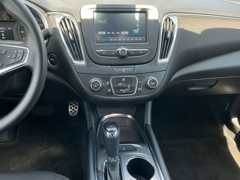 Used 2017 Chevrolet Malibu LT FWD image 11
