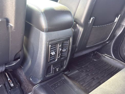 Used 2019 Jeep Grand Cherokee Laredo AWD/4WD image 27