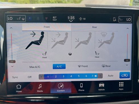 New 2026 Chrysler Voyager LX image 13