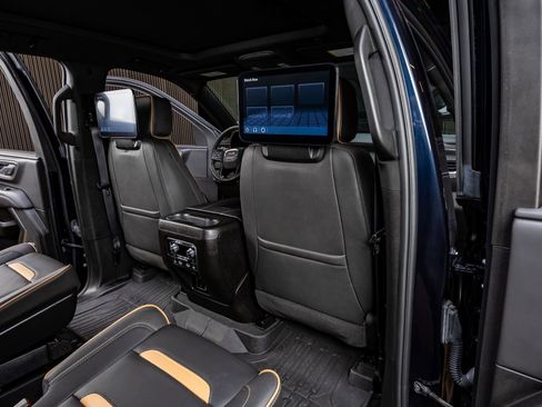 Used 2024 GMC Yukon AT4 w/ AT4 Premium Package image 28