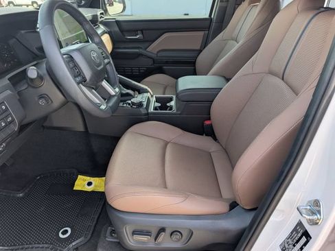 Used 2025 Toyota 4Runner Limited w/ Tow Technology Package AWD/4WD image 8