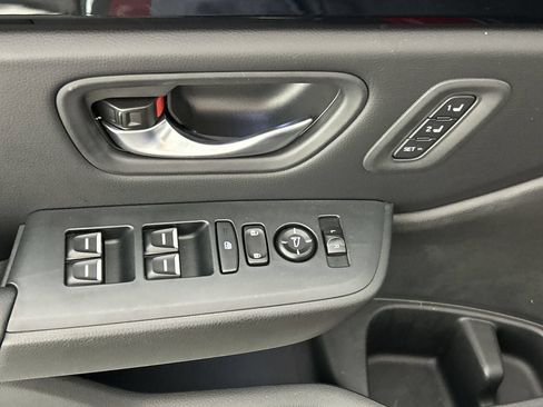 Used 2024 Honda Pilot Touring image 19