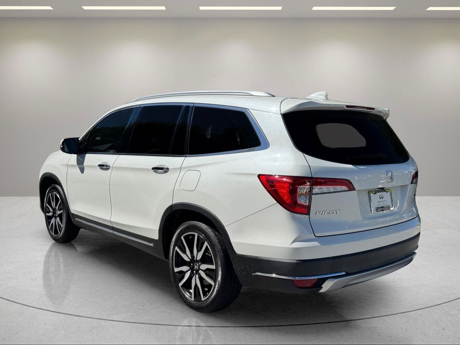 Used 2021 Honda Pilot Touring image 3
