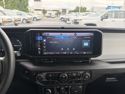 Used 2024 Jeep Wrangler Unlimited AWD/4WD image 23