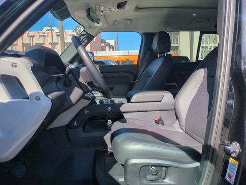 Used 2024 Land Rover Defender 110 SE image 15