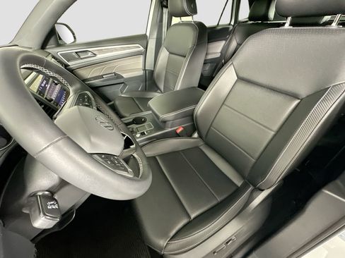 Certified 2021 Volkswagen Atlas Cross Sport SE image 19