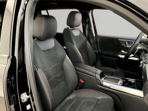 Certified 2024 Mercedes-Benz GLB 250 image 29