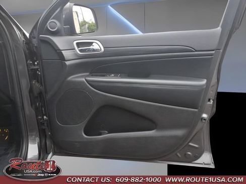 Used 2019 Jeep Grand Cherokee Laredo AWD/4WD image 14