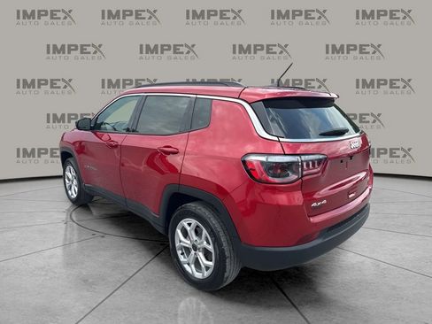 Used 2025 Jeep Compass Latitude AWD/4WD image 3