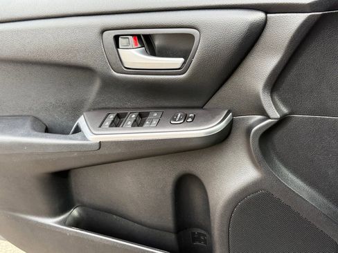 Used 2015 Toyota Camry LE image 27