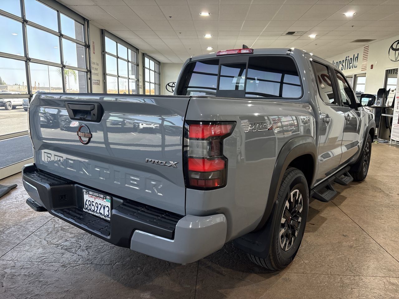 Used 2022 Nissan Frontier Pro-X RWD image 2