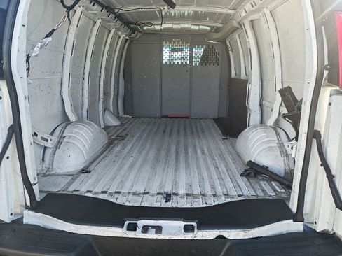 Used 2021 Chevrolet Express 3500 w/ Driver Convenience Package image 3