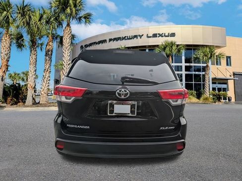 Used 2019 Toyota Highlander XLE AWD/4WD image 6