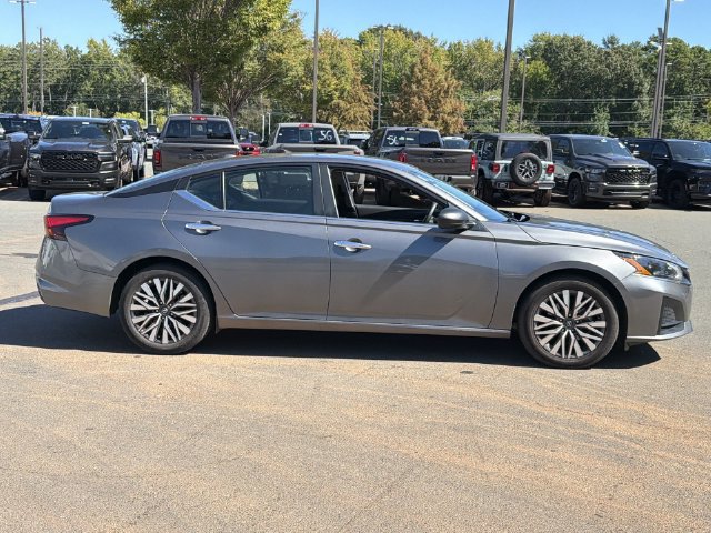 Used 2025 Nissan Altima 2.5 SV FWD image 5