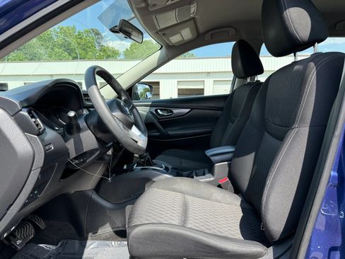 Used 2017 Nissan Rogue S AWD/4WD image 2