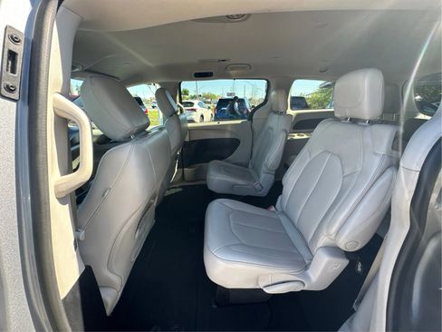 Used 2021 Chrysler Voyager Lxi FWD image 12